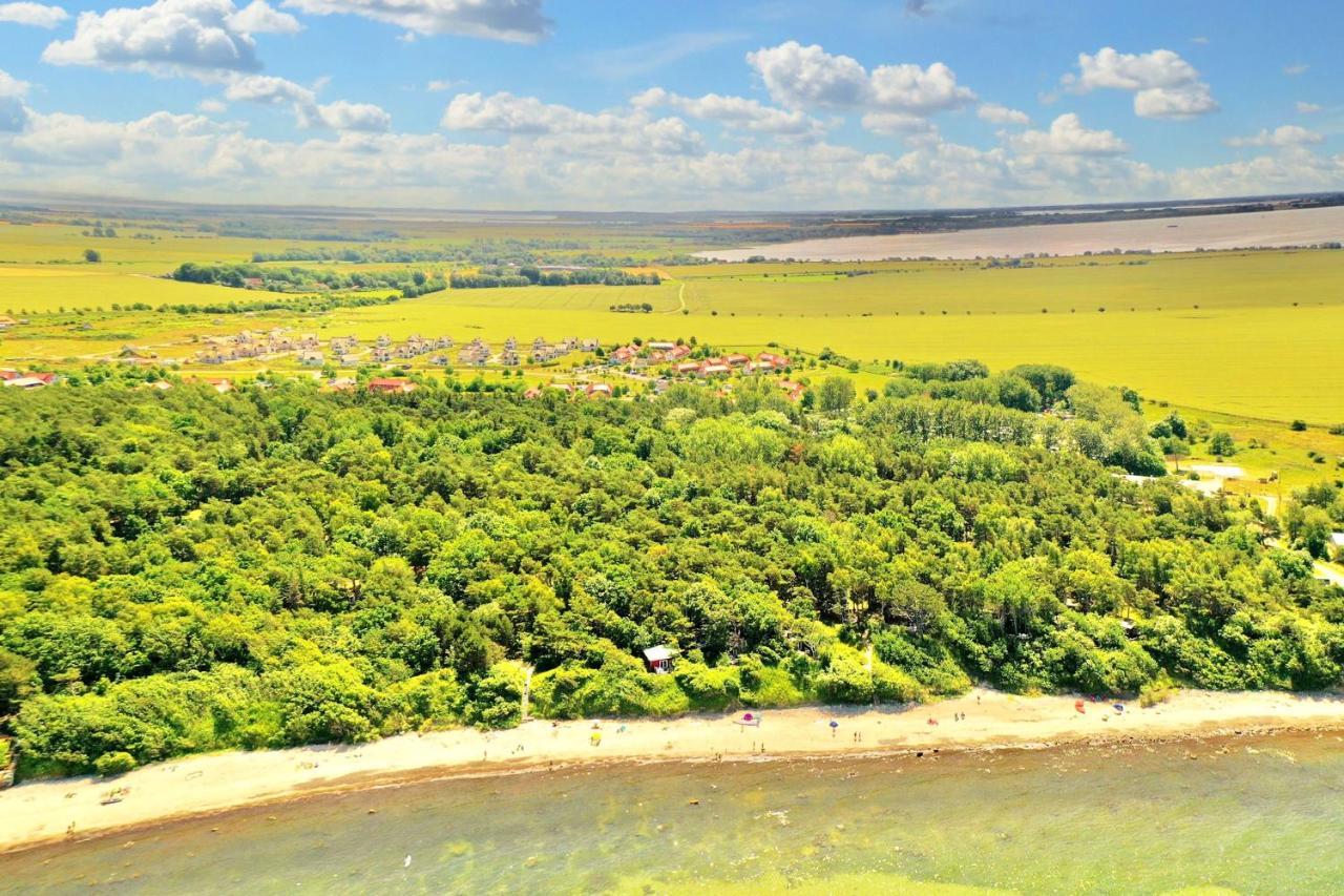 Strandnahe Ferienwohnung Ruegen Dranske Bagian luar foto