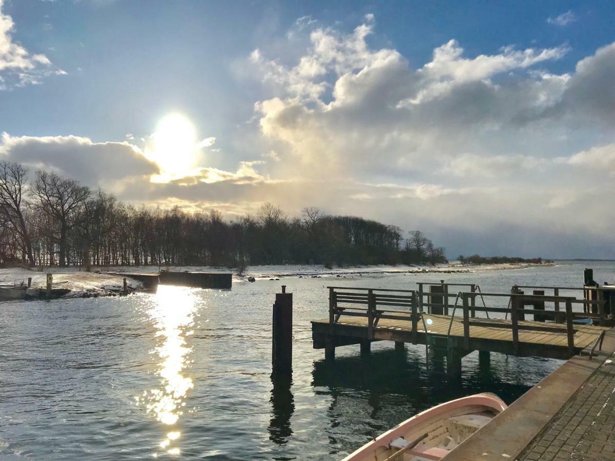 Strandnahe Ferienwohnung Ruegen Dranske Bagian luar foto